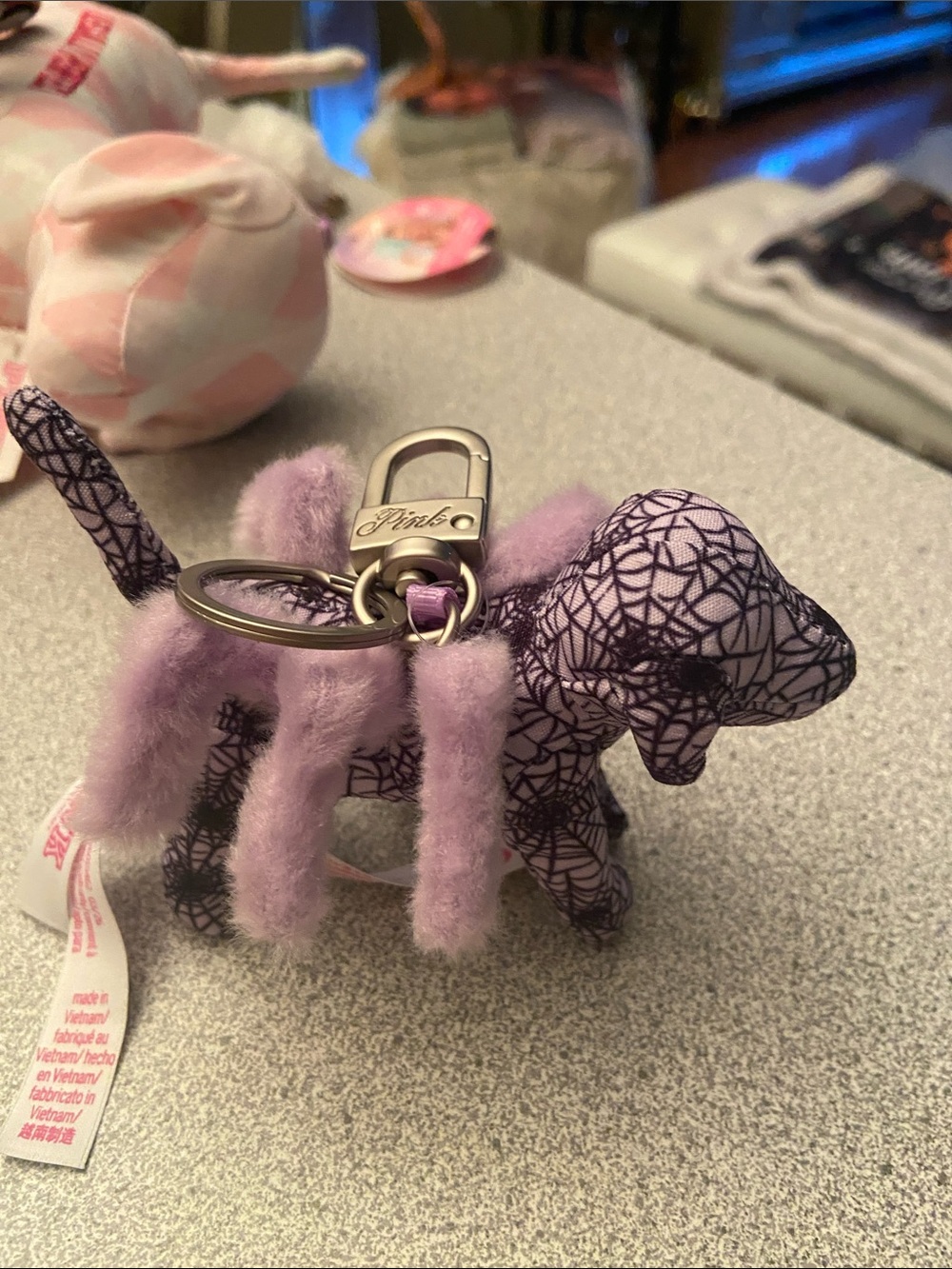 Pink spider keychain - Picture 2 of 3